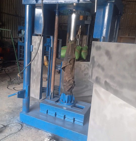 Máy Ép Lon Bia Thủy Lực